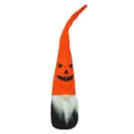 Dekoracja halloweenowa - skrzat włochaty w czapce w kratkę