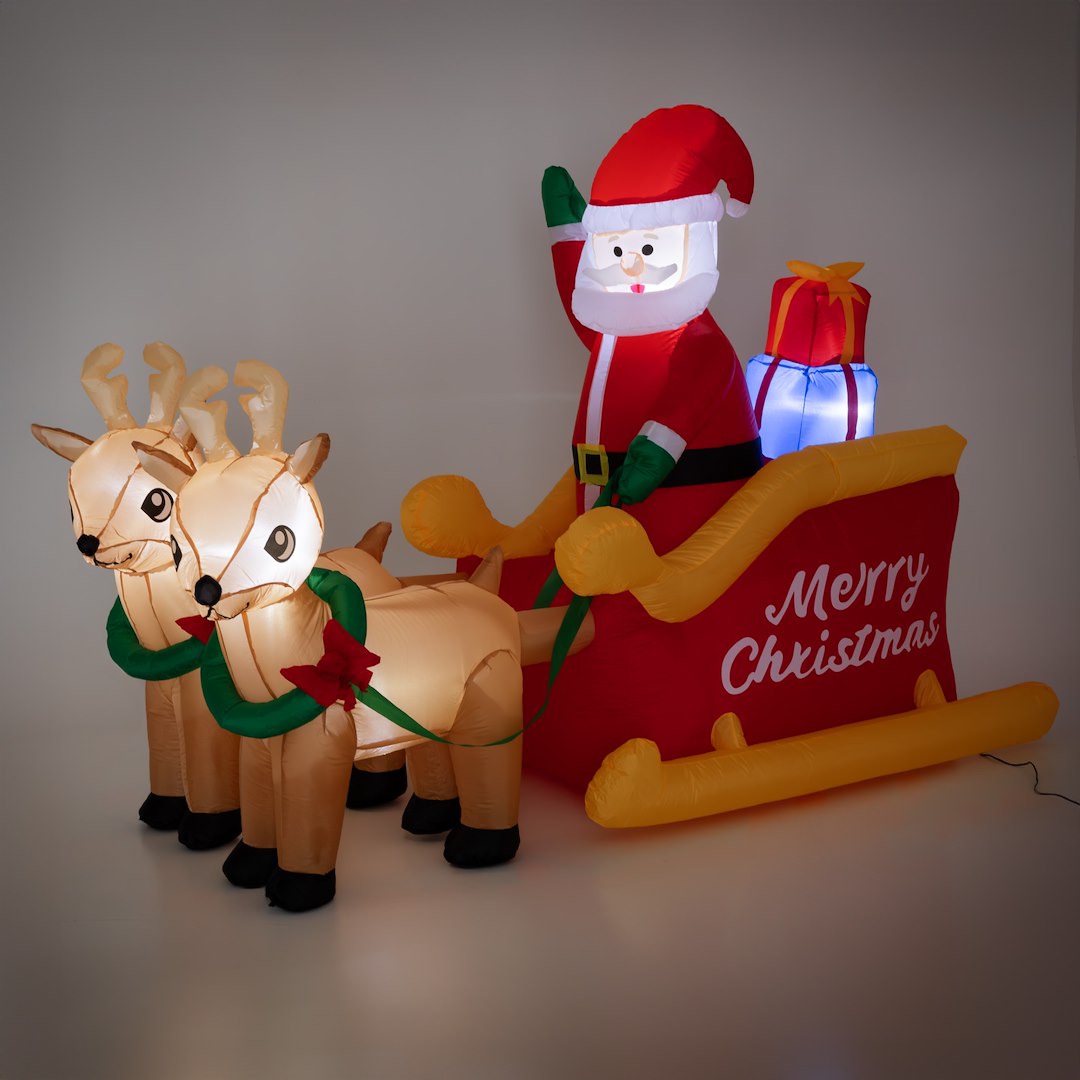Dmuchany Mikołaj W Saniach Z Reniferami