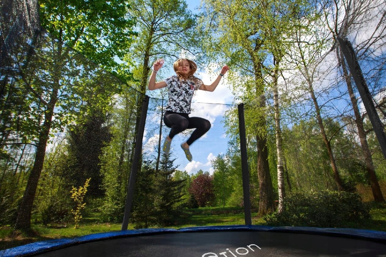 Trampolina 8ft Z Drabinką Siatka Zewnętrzna Kolor - CZARNY